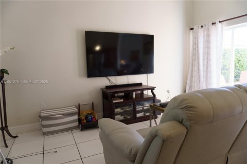 House in Miami, Florida 4 bedrooms, 186.18 sq.m. № 2248062 - photo 27