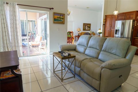 House in Miami, Florida 4 bedrooms, 186.18 sq.m. № 2248062 - photo 26
