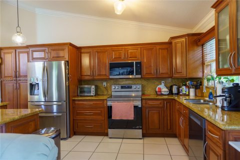 House in Miami, Florida 4 bedrooms, 186.18 sq.m. № 2248062 - photo 24