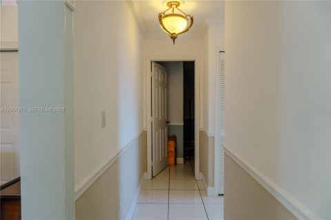 House in Miami, Florida 4 bedrooms, 186.18 sq.m. № 2248062 - photo 10