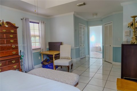 House in Miami, Florida 4 bedrooms, 186.18 sq.m. № 2248062 - photo 15