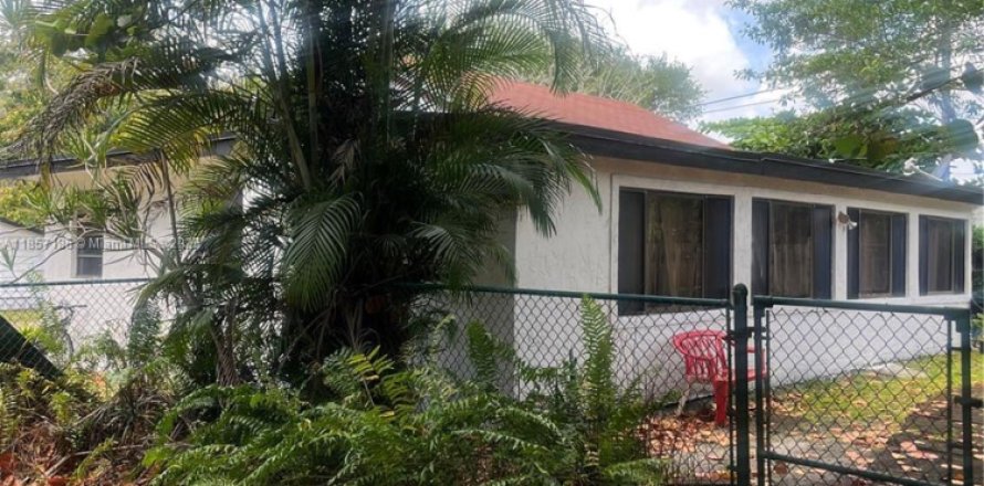 Immobilier commercial à Miami, Floride 156.26 m2 № 1881608