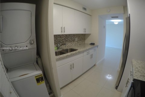 Villa ou maison à louer à Cutler Bay, Floride: 2 chambres, 91.04 m2 № 1984240 - photo 12