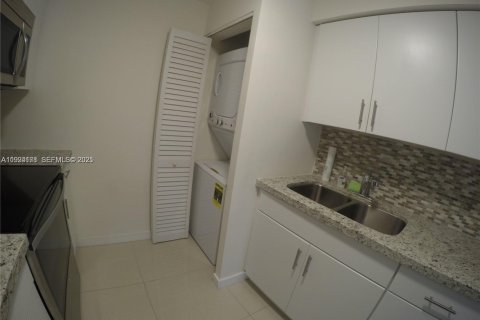 Villa ou maison à louer à Cutler Bay, Floride: 2 chambres, 91.04 m2 № 1984240 - photo 11