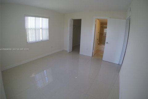 Villa ou maison à louer à Cutler Bay, Floride: 2 chambres, 91.04 m2 № 1984240 - photo 8