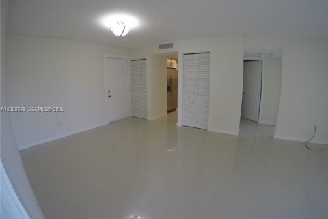 Villa ou maison à louer à Cutler Bay, Floride: 2 chambres, 91.04 m2 № 1984240 - photo 7