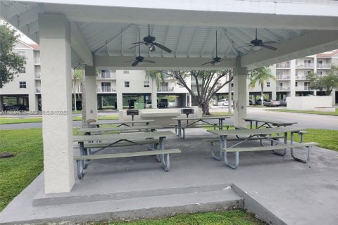 Villa ou maison à louer à Cutler Bay, Floride: 2 chambres, 91.04 m2 № 1984240 - photo 14