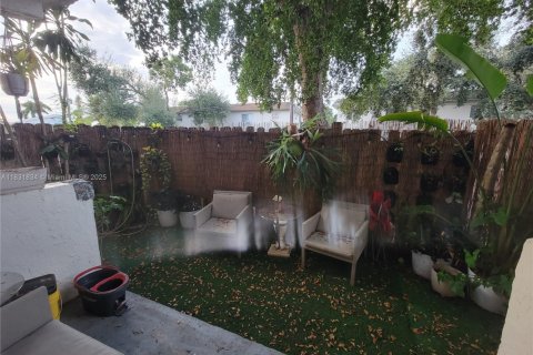 Adosado en venta en Lauderhill, Florida, 2 dormitorios, 93.18 m2 № 1961567 - foto 3