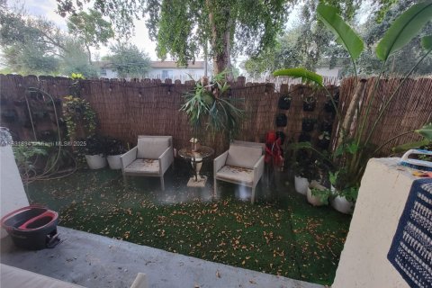 Adosado en venta en Lauderhill, Florida, 2 dormitorios, 93.18 m2 № 1961567 - foto 6