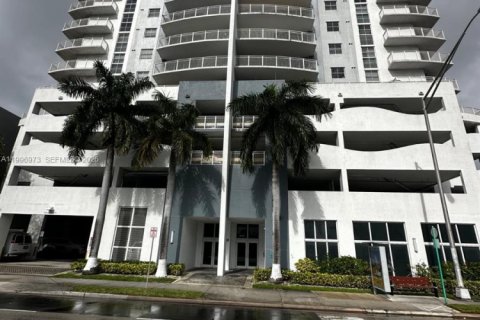 Condominio en Miami, Florida, 1 dormitorio  № 2066096