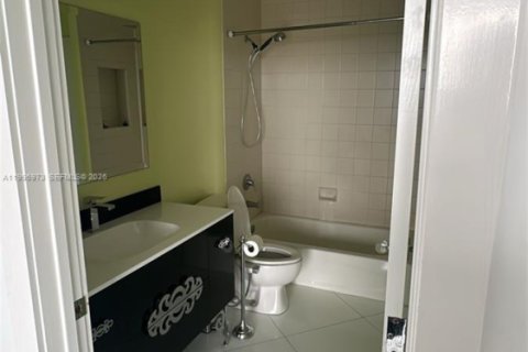 Condominio en alquiler en Miami, Florida, 1 dormitorio, 63.73 m2 № 2066096 - foto 8
