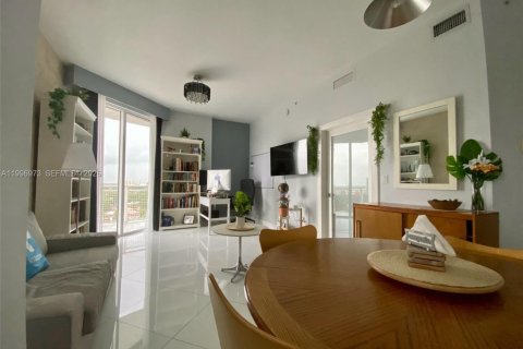 Condominio en alquiler en Miami, Florida, 1 dormitorio, 63.73 m2 № 2066096 - foto 5