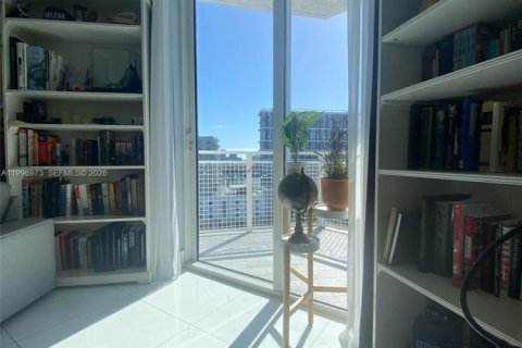 Condominio en alquiler en Miami, Florida, 1 dormitorio, 63.73 m2 № 2066096 - foto 4