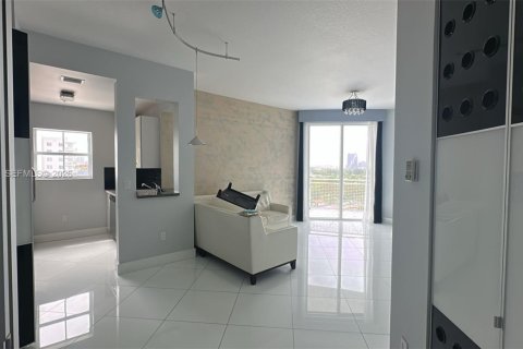 Condominio en alquiler en Miami, Florida, 1 dormitorio, 63.73 m2 № 2066096 - foto 3