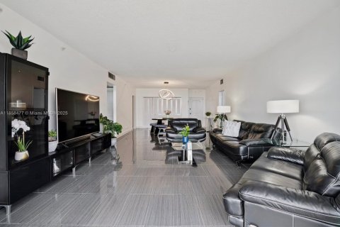 Condo in Miami Beach, Florida, 2 bedrooms  № 1890111 - photo 11