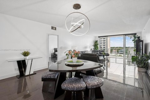 Condo in Miami Beach, Florida, 2 bedrooms  № 1890111 - photo 8