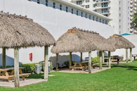 Condo in Miami Beach, Florida, 2 bedrooms  № 1890111 - photo 24