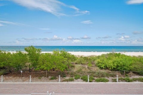 Condo in Miami Beach, Florida, 2 bedrooms  № 1890111 - photo 3