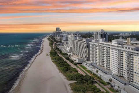 Condo in Miami Beach, Florida, 2 bedrooms  № 1890111 - photo 5