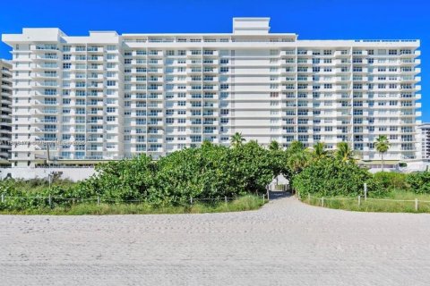 Condo in Miami Beach, Florida, 2 bedrooms  № 1890111 - photo 4
