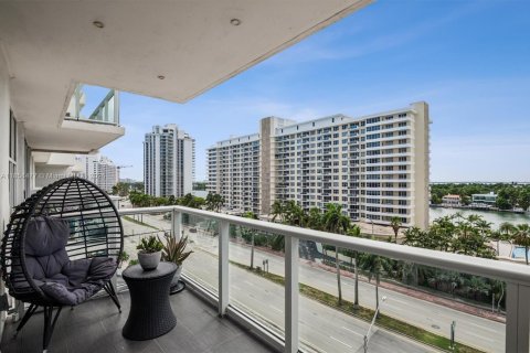 Condo in Miami Beach, Florida, 2 bedrooms  № 1890111 - photo 6