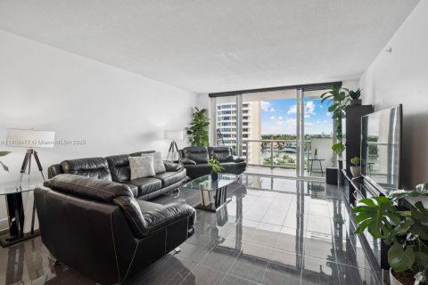 Condo in Miami Beach, Florida, 2 bedrooms  № 1890111 - photo 9