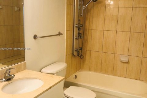 Copropriété à vendre à Miami, Floride: 1 chambre, 76.64 m2 № 2066343 - photo 5