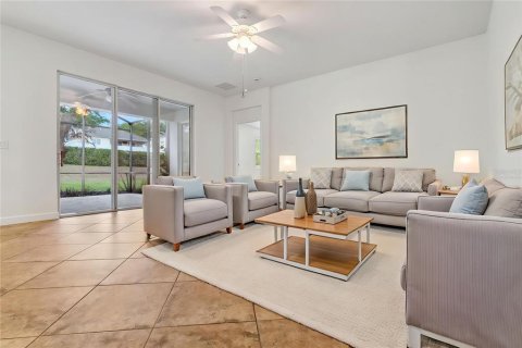 House in Clermont, Florida 3 bedrooms, 237.27 sq.m. № 2209395 - photo 8