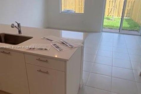 Touwnhouse à louer à Miami, Floride: 3 chambres, 129.41 m2 № 1926208 - photo 7