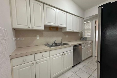 Villa ou maison à louer à Fort Lauderdale, Floride: 3 chambres, 90.58 m2 № 1987759 - photo 10