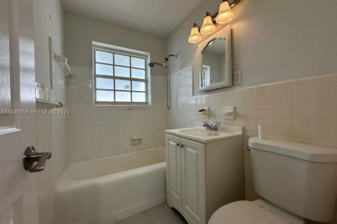 Villa ou maison à louer à Fort Lauderdale, Floride: 3 chambres, 90.58 m2 № 1987759 - photo 14