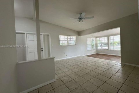 Villa ou maison à louer à Fort Lauderdale, Floride: 3 chambres, 90.58 m2 № 1987759 - photo 12