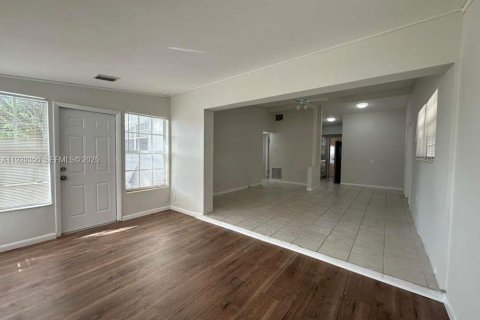 Villa ou maison à louer à Fort Lauderdale, Floride: 3 chambres, 90.58 m2 № 1987759 - photo 9
