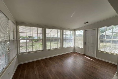 Villa ou maison à louer à Fort Lauderdale, Floride: 3 chambres, 90.58 m2 № 1987759 - photo 8