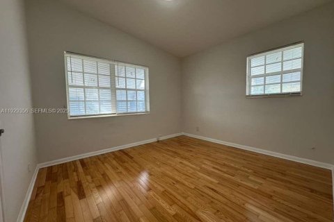 Villa ou maison à louer à Fort Lauderdale, Floride: 3 chambres, 90.58 m2 № 1987759 - photo 15