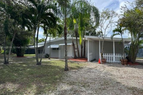 Villa ou maison à louer à Fort Lauderdale, Floride: 3 chambres, 90.58 m2 № 1987759 - photo 2