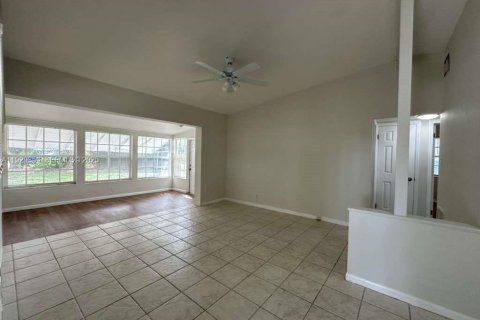 Villa ou maison à louer à Fort Lauderdale, Floride: 3 chambres, 90.58 m2 № 1987759 - photo 6