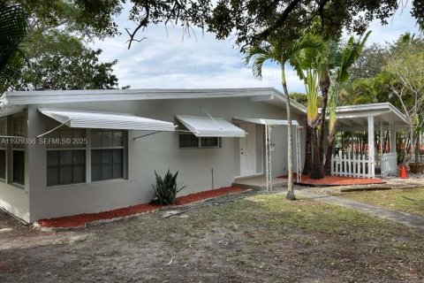Villa ou maison à louer à Fort Lauderdale, Floride: 3 chambres, 90.58 m2 № 1987759 - photo 5