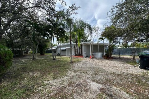 Villa ou maison à louer à Fort Lauderdale, Floride: 3 chambres, 90.58 m2 № 1987759 - photo 3