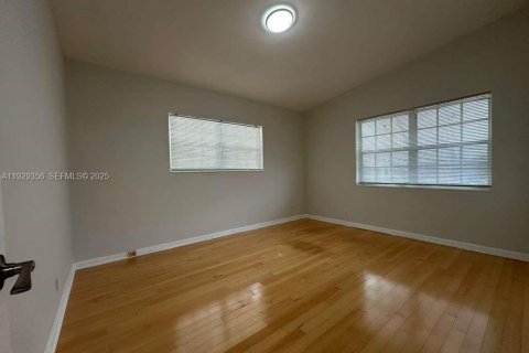 Villa ou maison à louer à Fort Lauderdale, Floride: 3 chambres, 90.58 m2 № 1987759 - photo 13