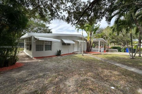 Villa ou maison à louer à Fort Lauderdale, Floride: 3 chambres, 90.58 m2 № 1987759 - photo 4