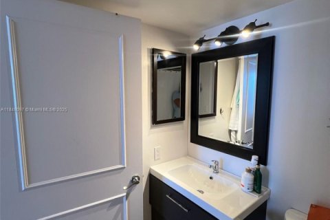 Condominio en venta en Miami, Florida, 1 dormitorio, 59.46 m2 № 1958147 - foto 24