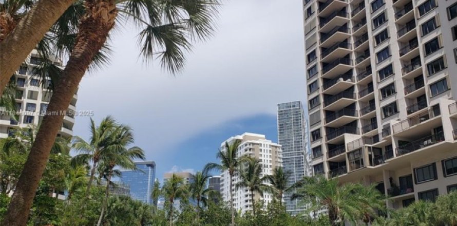 Condominio en Miami, Florida, 1 dormitorio  № 1958147