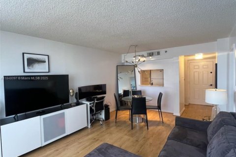 Condominio en venta en Miami, Florida, 1 dormitorio, 59.46 m2 № 1958147 - foto 10