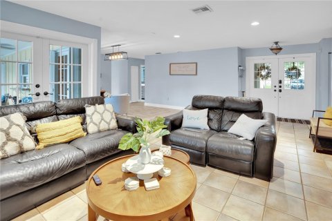 House in Miami, Florida 6 bedrooms, 274.9 sq.m. № 1977851 - photo 5