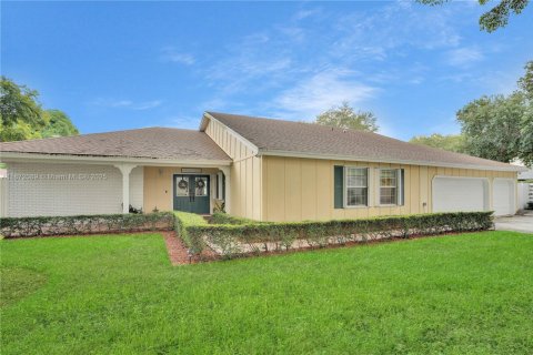 House in Miami, Florida 6 bedrooms, 274.9 sq.m. № 1977851 - photo 4