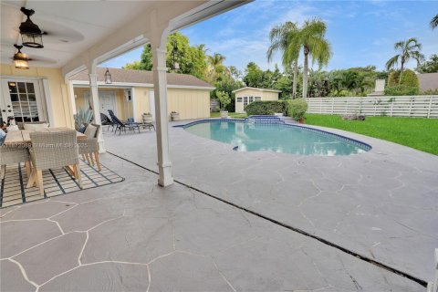 House in Miami, Florida 6 bedrooms, 274.9 sq.m. № 1977851 - photo 26