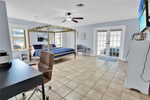 House in Miami, Florida 6 bedrooms, 274.9 sq.m. № 1977851 - photo 12