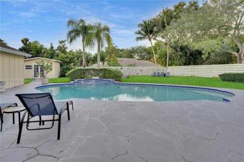House in Miami, Florida 6 bedrooms, 274.9 sq.m. № 1977851 - photo 30
