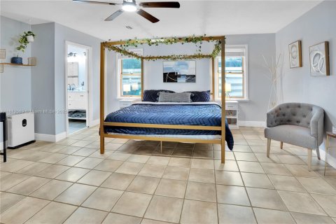 House in Miami, Florida 6 bedrooms, 274.9 sq.m. № 1977851 - photo 13